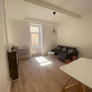 appartement-de-charme-en-centre-ville-millau.midi-pyreneeshotels.com/
